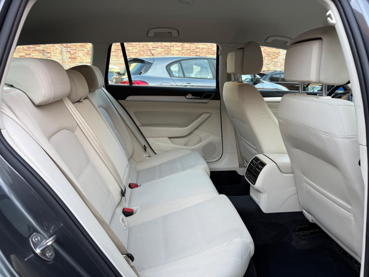 Volkswagen Passat Variant 1.6 TDI Business BlueMotion Technology