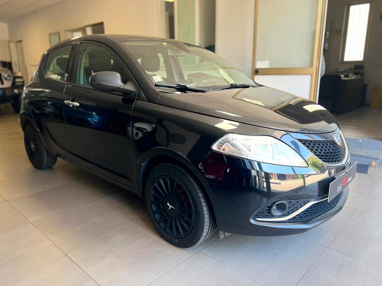Lancia Ypsilon 1.2 69 CV 5 porte Platinum