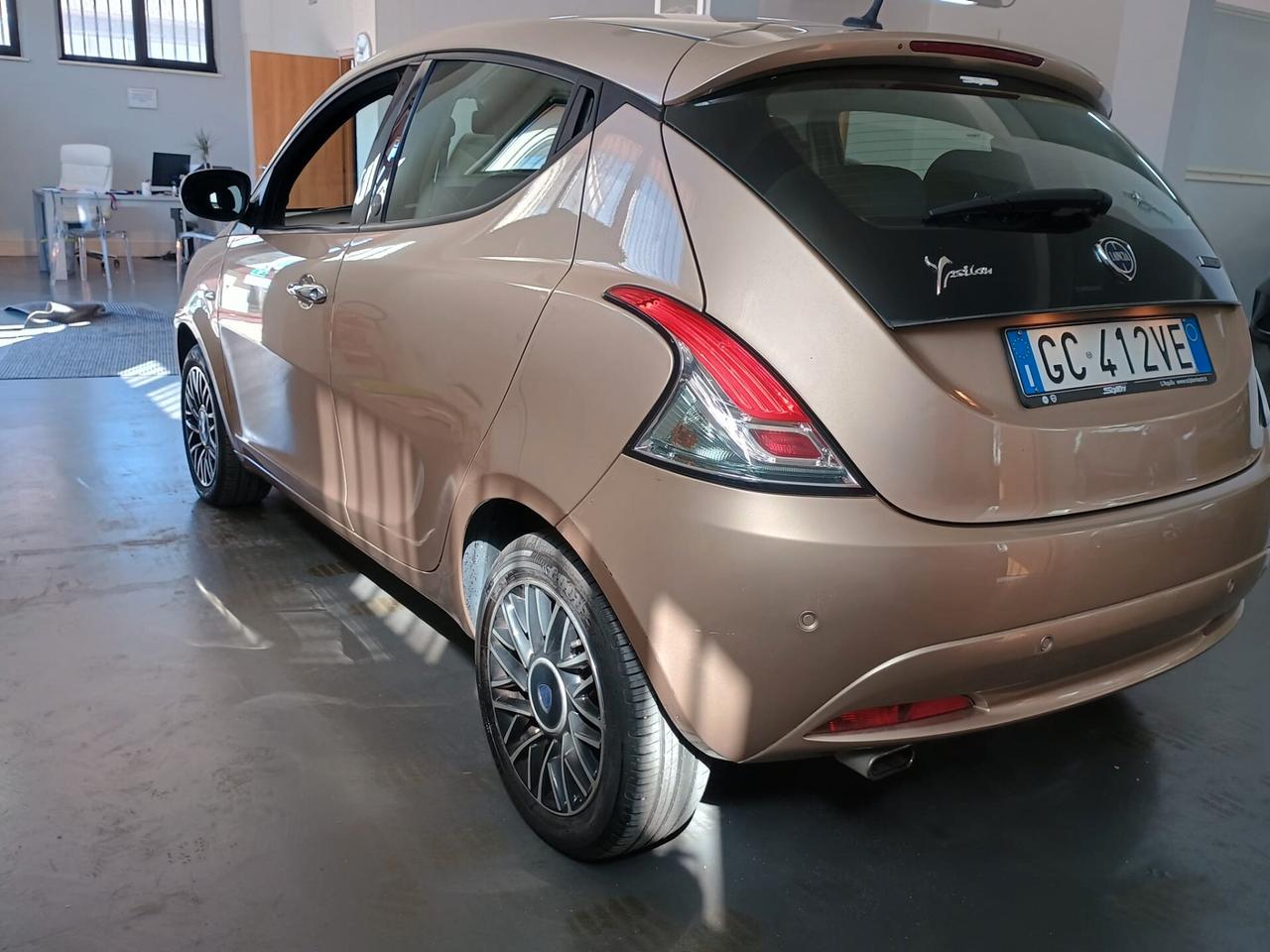 Lancia Ypsilon 1.0 FireFly 5 porte S&S Hybrid Ecochic Gold