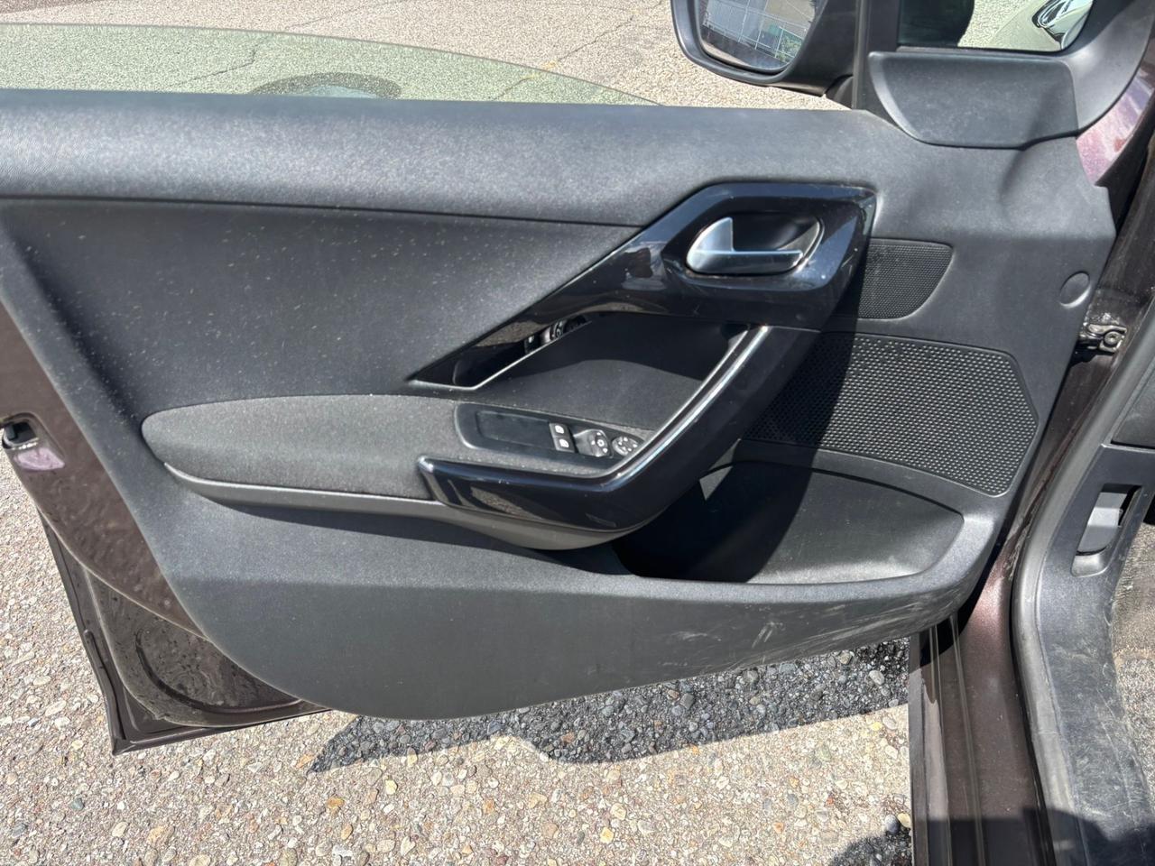 Peugeot 208 1.4 HDi 68 CV 5 porte