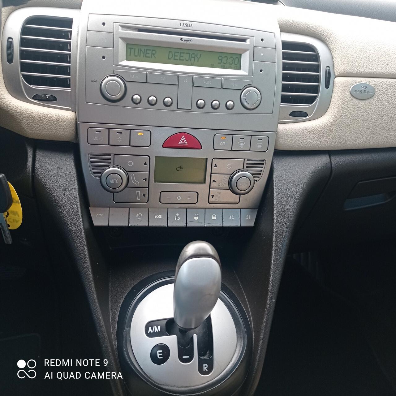 Lancia Ypsilon 1.3 MJT 90 CV Platino automatica