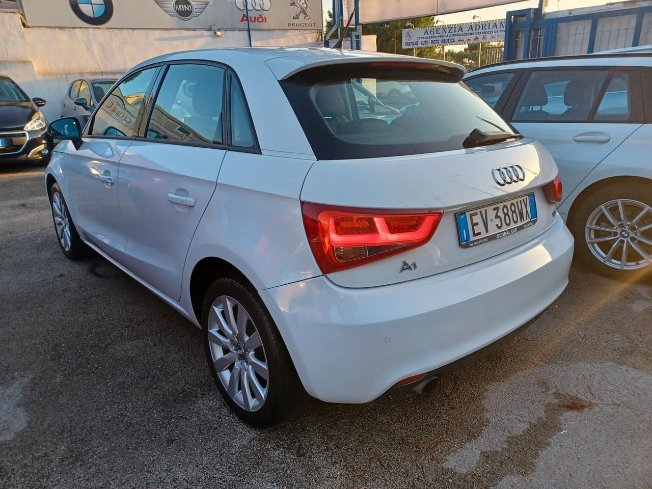 Audi A1 SPORTBACK 1.6 TDI S TRONIC LED BIXENO PDC
