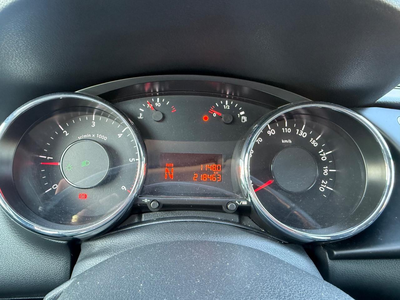 Peugeot 3008 1.6HDi 112CV cambio AUTOMATICO Premium