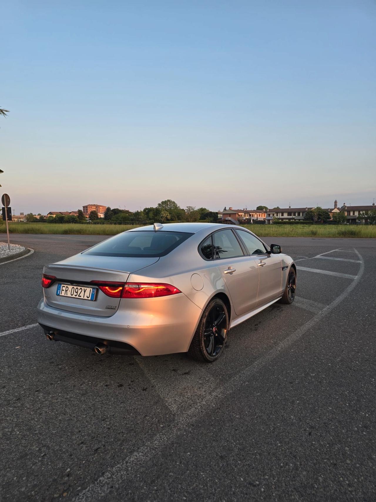 Jaguar XF 2.0 D 240 CV AWD aut. R-Sport