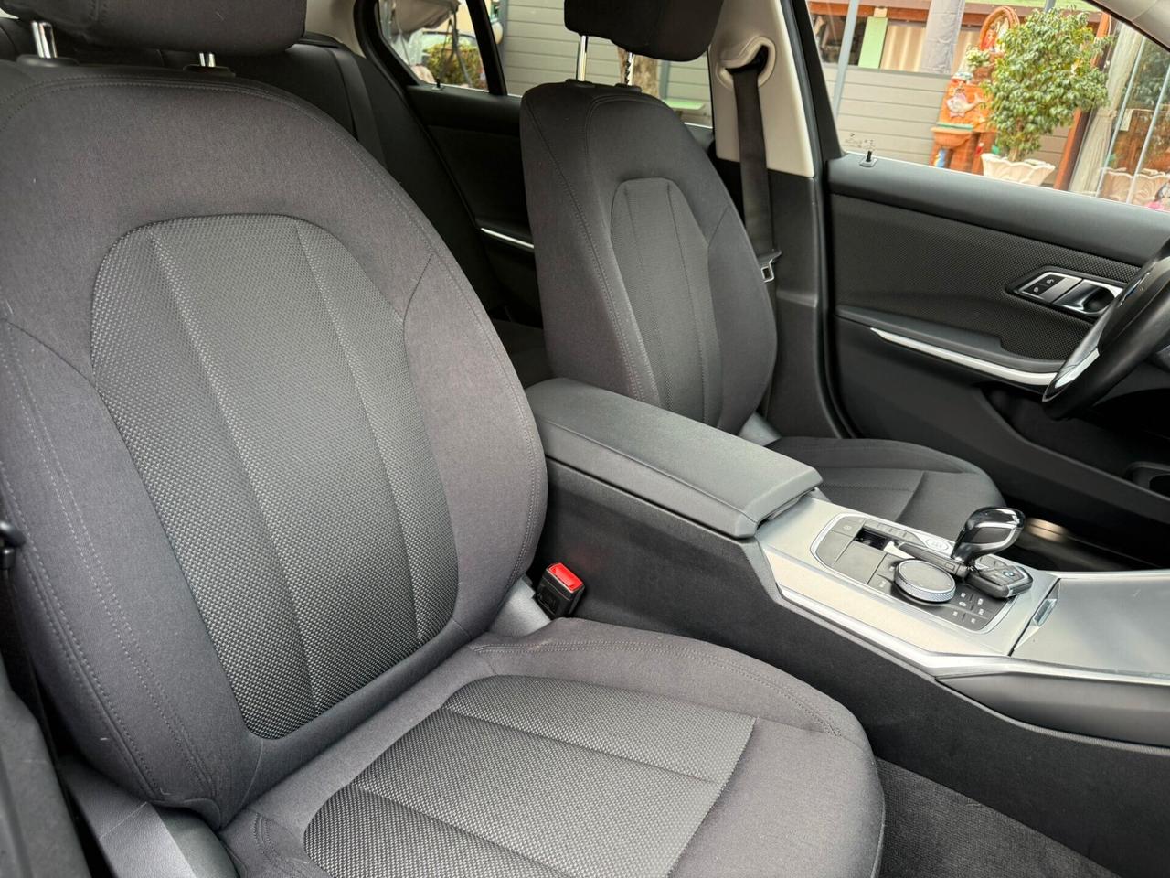 Bmw 318d 4p. mhev 48V Business Advantage