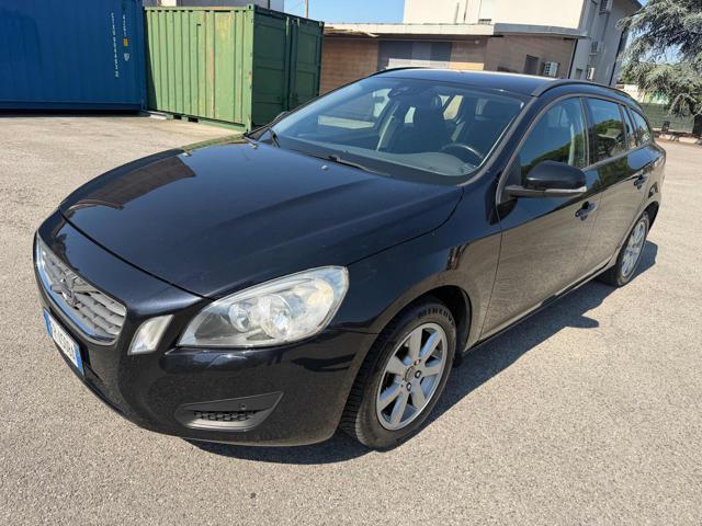 VOLVO V60 D2 1.6 Summum senza nessun lavoro da fare