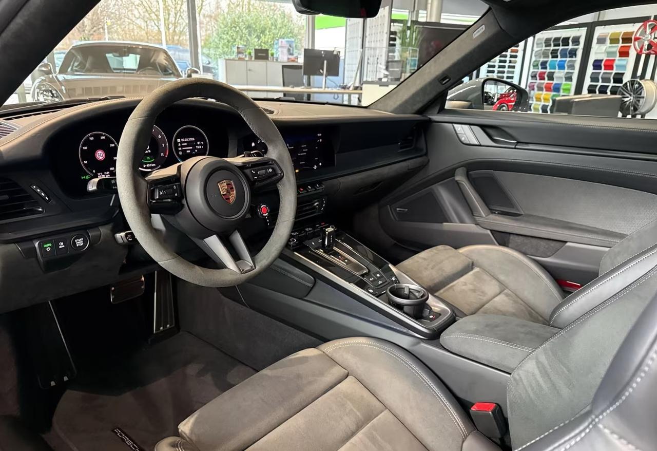 Porsche 911 Coupe 3.6 Carrera GTS auto