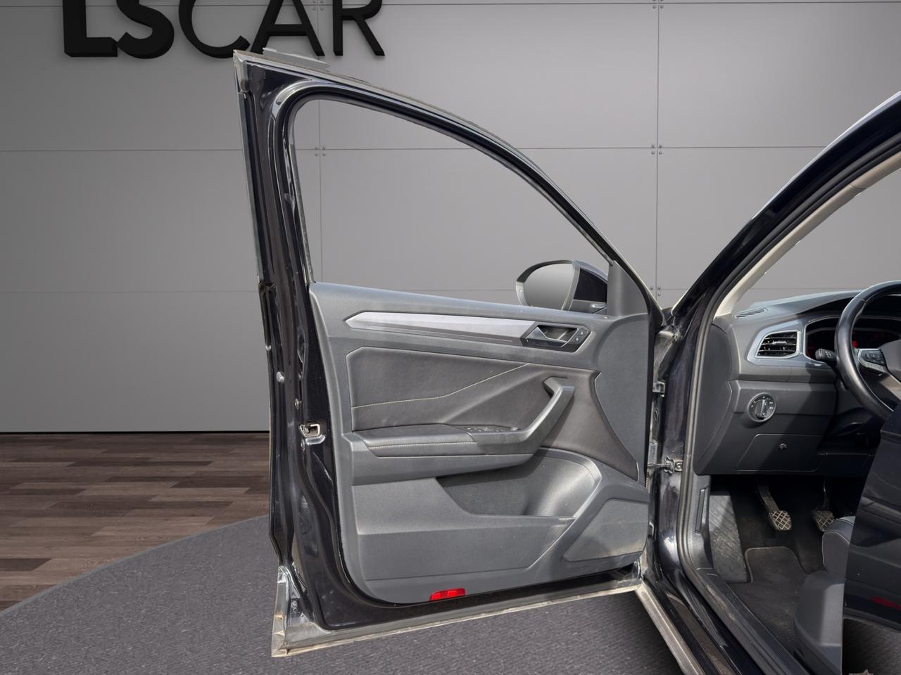Volkswagen T-Roc 1.0 tsi STYLE 110cv - Unipro - Promo Finanziamento - Garanzia - Virtual Cockpit - Schermo - Sensori