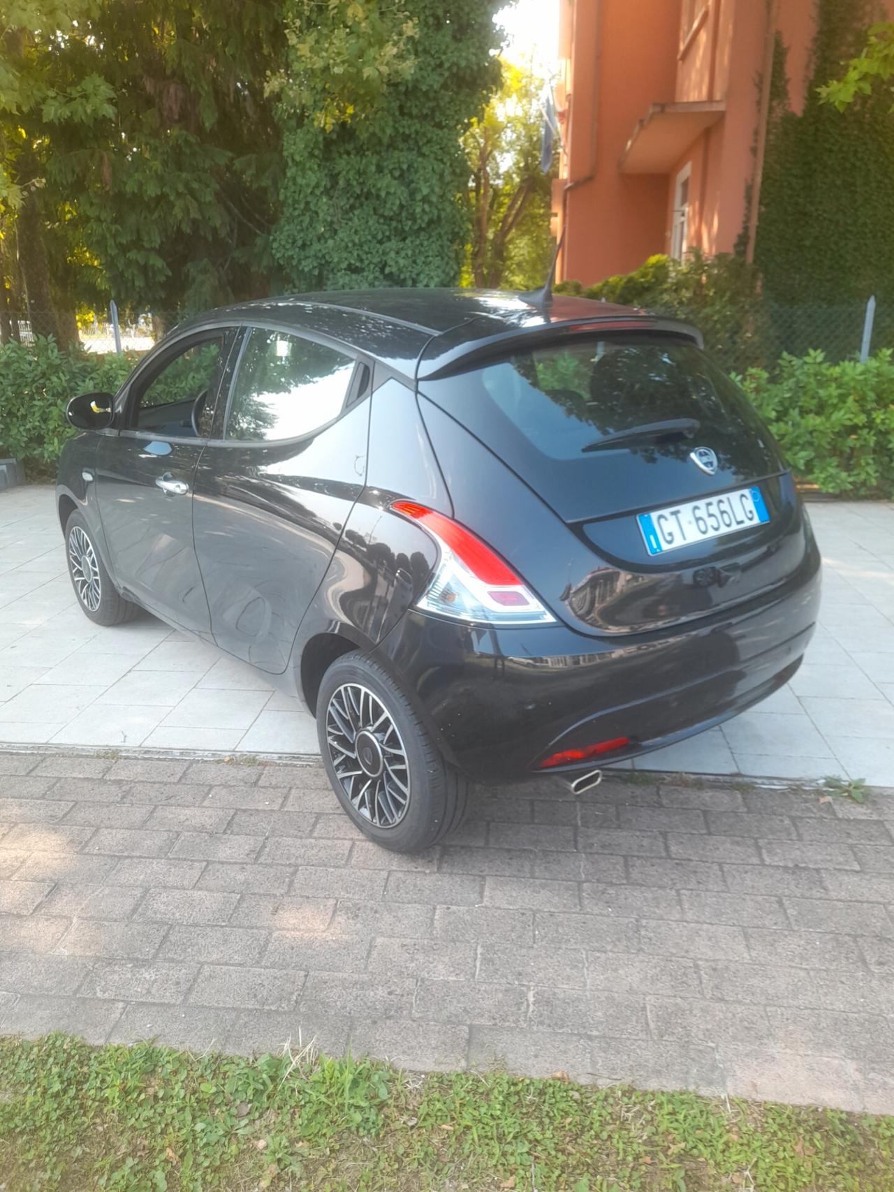 Lancia Ypsilon 1.0 5 porte Hybrid Gold Plus
