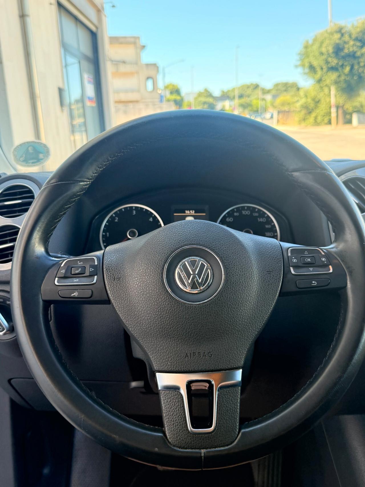 Volkswagen Tiguan 2.0 tdi Sport STYLE ,KM CERTIFICATI VOLKSWAGEN,NAVI,BLUETOOTH,SENSORI DI PARCHEGGIO
