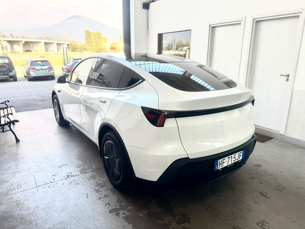Tesla Model Y RWD Standard