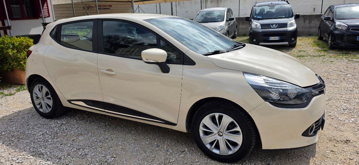 RENAULT Clio 1.2 75 CV 5p. Costume National