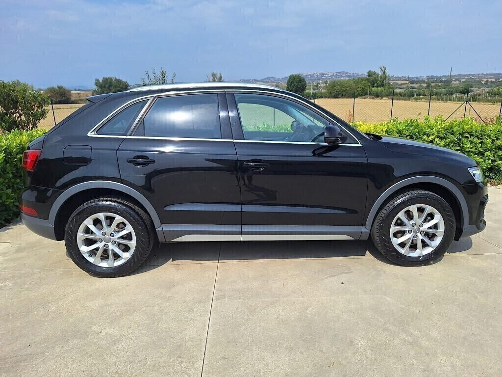Audi Q3 2.0 TDI 120 CV Sport Navigatore Fari Led.