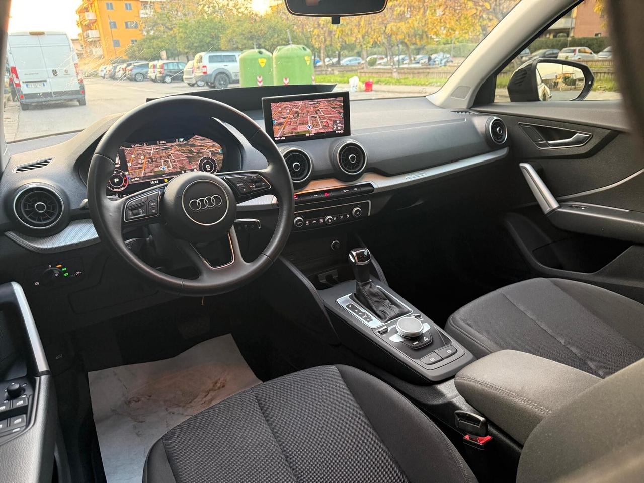 Audi Q2 30 TDI S tronic cockpit navigatore