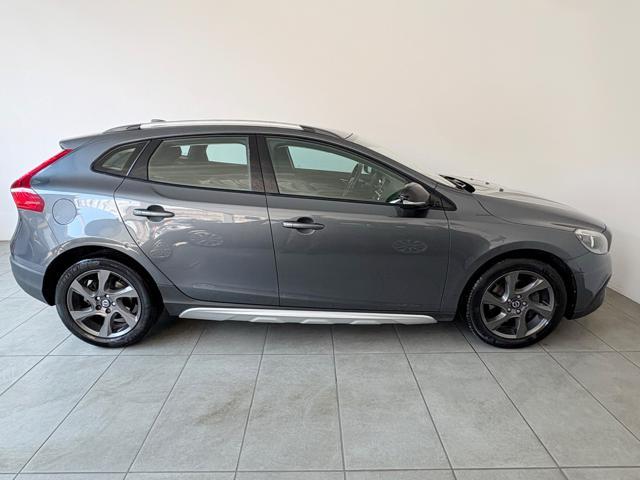 VOLVO V40 Cross Country D2 1.6 Summum