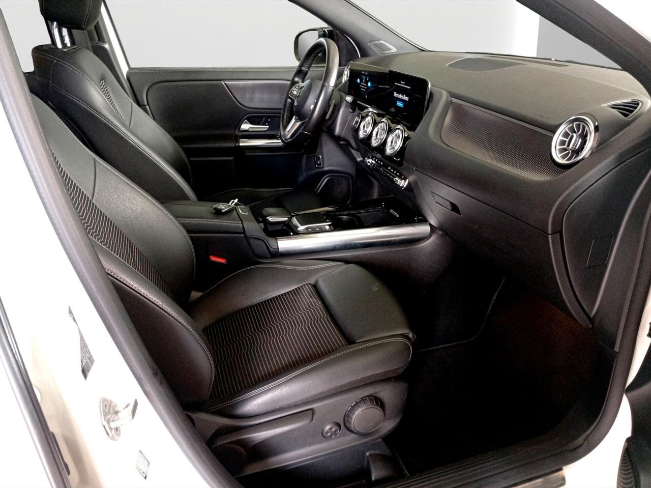 Mercedes-benz GLA 200 d Automatic 4Matic Premium AMG LUCI AMBIENT DISPLAY FULL HD GRANDE