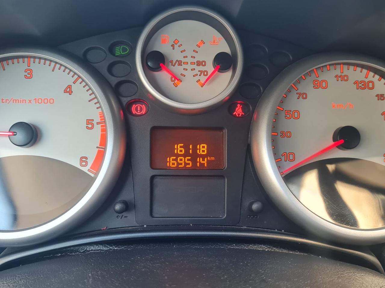 Peugeot 207 1.4 HDI FAP 70 X-Line #8141