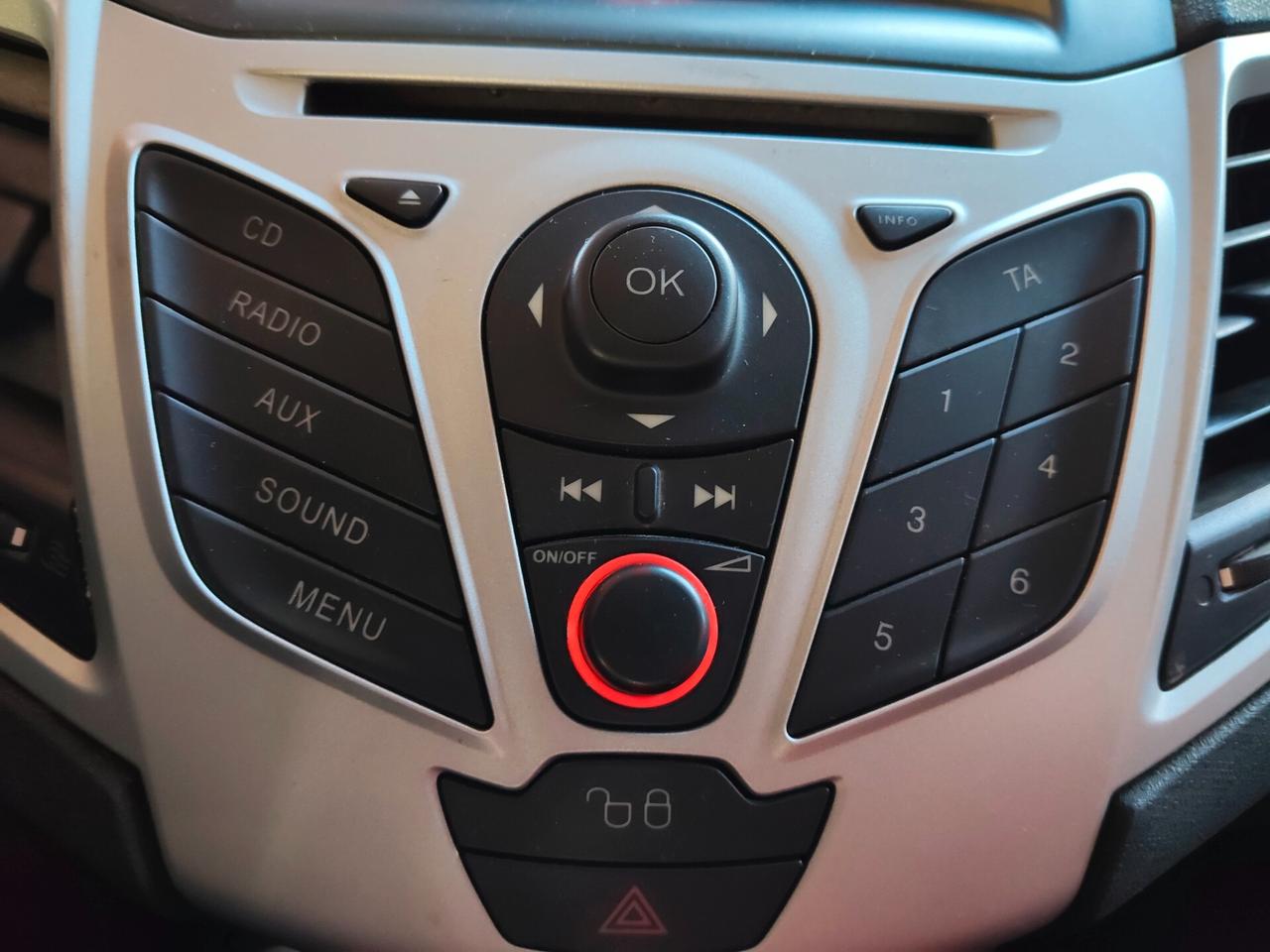 Ford Fiesta Titanium UNIPRO!!!!