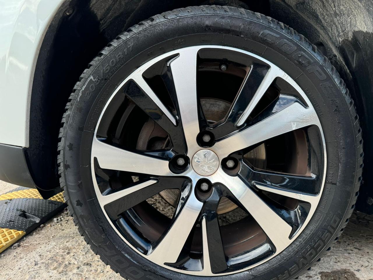 Peugeot 2008 BlueHDi 120 S&S Allure