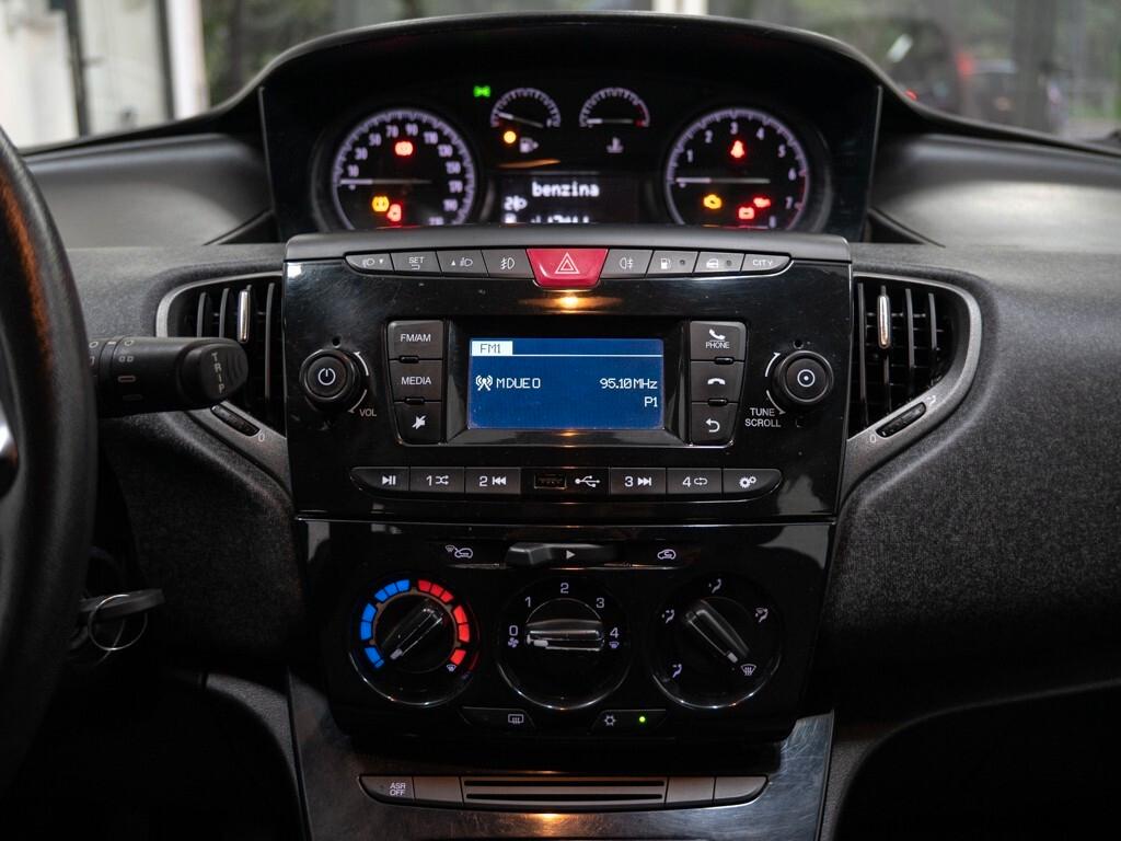 Lancia Ypsilon 1.2 69 CV GPL Ecochic Elefantino Blu 5 porte