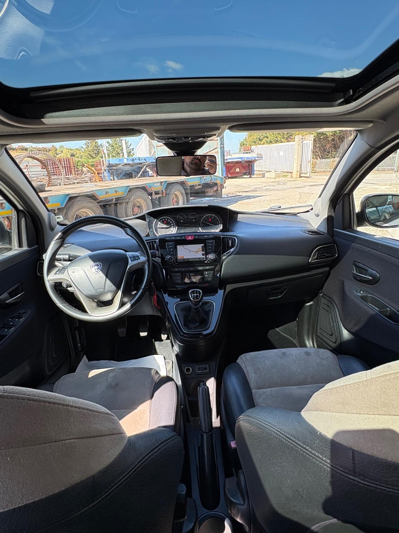 Lancia Ypsilon 1.2 69 CV 5 porte Platinum