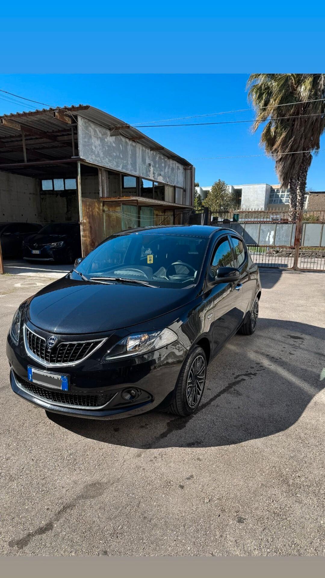 Lancia Ypsilon 1.0 FireFly 5 porte S&S Hybrid Alberta Ferretti