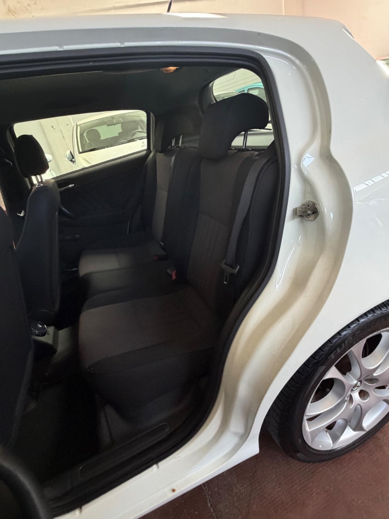Alfa Romeo 147 1.6 twin spark Black Line GPL