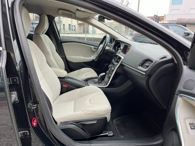 VOLVO V40 D3 Geartronic Momentum