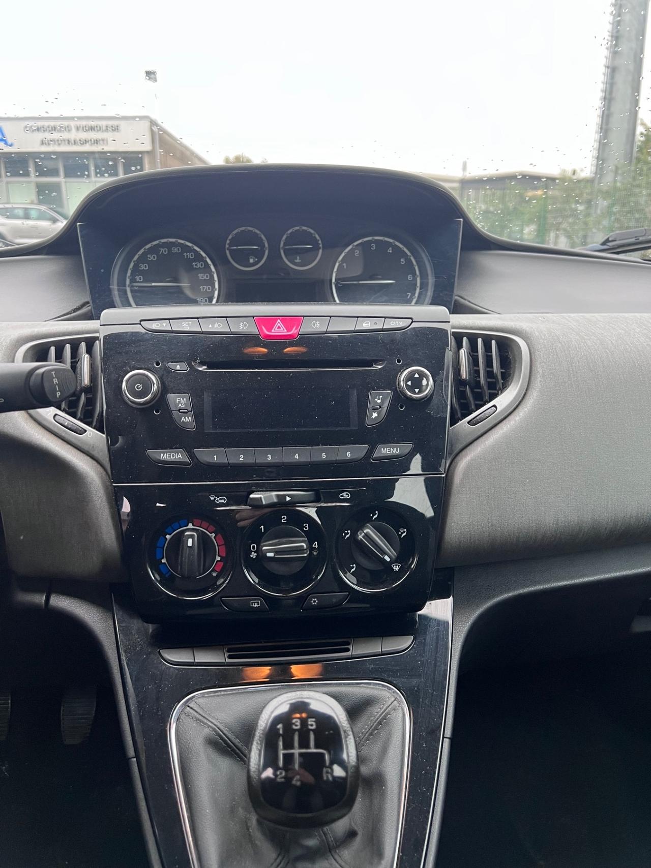 Lancia Ypsilon 1.2 69 CV 5 porte Silver