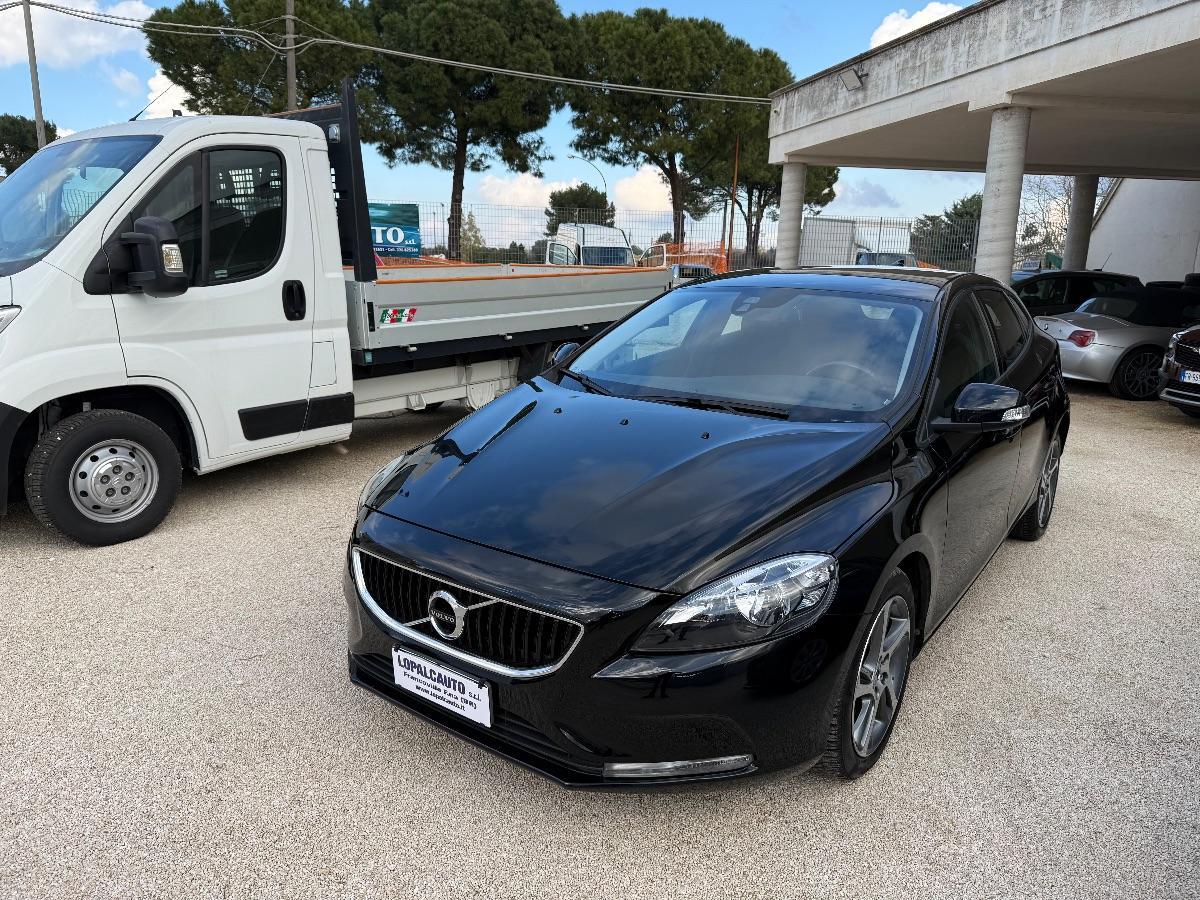 VOLVO - V40 - D2 Business