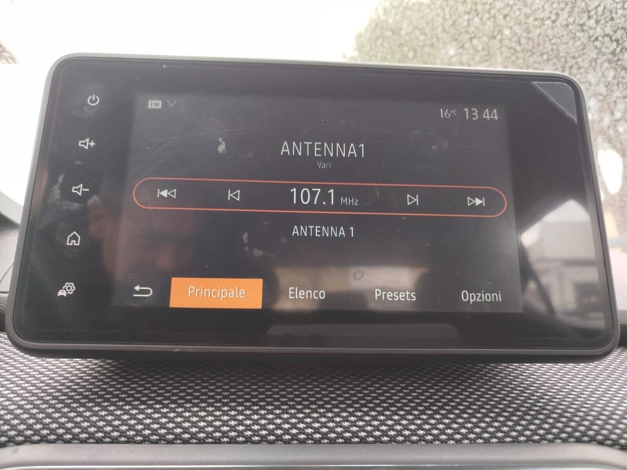 DACIA SANDERO * PREZZO VERO* BLUETOOTH-LED-SENSORI PARK