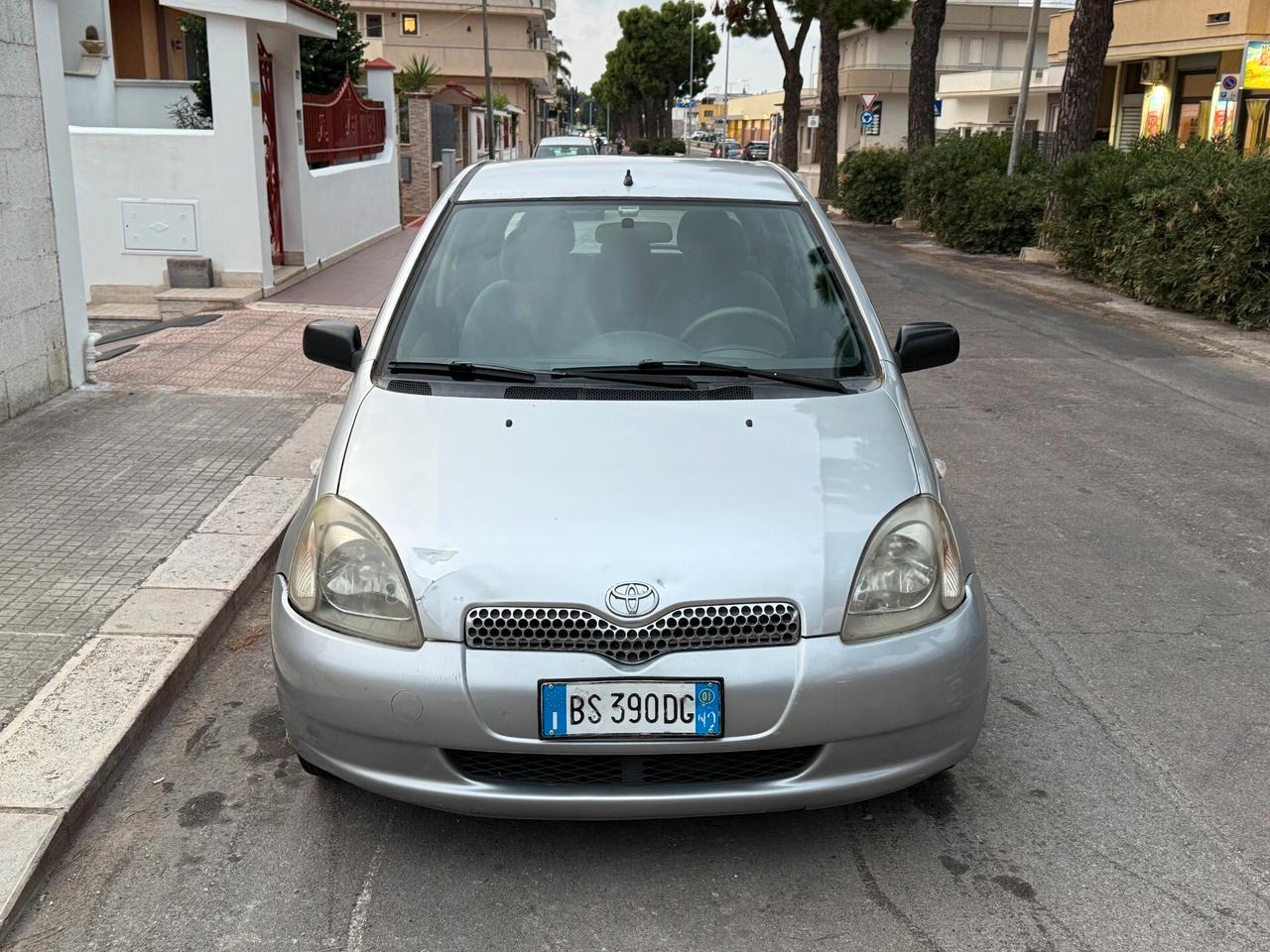 Toyota Yaris 1.0 cat 5 porte Sol - 2001