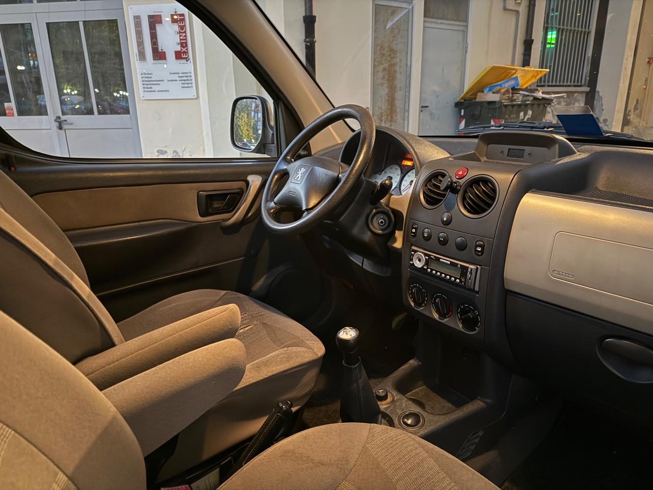 Peugeot Ranch 1.6 HDi 5p. Totem