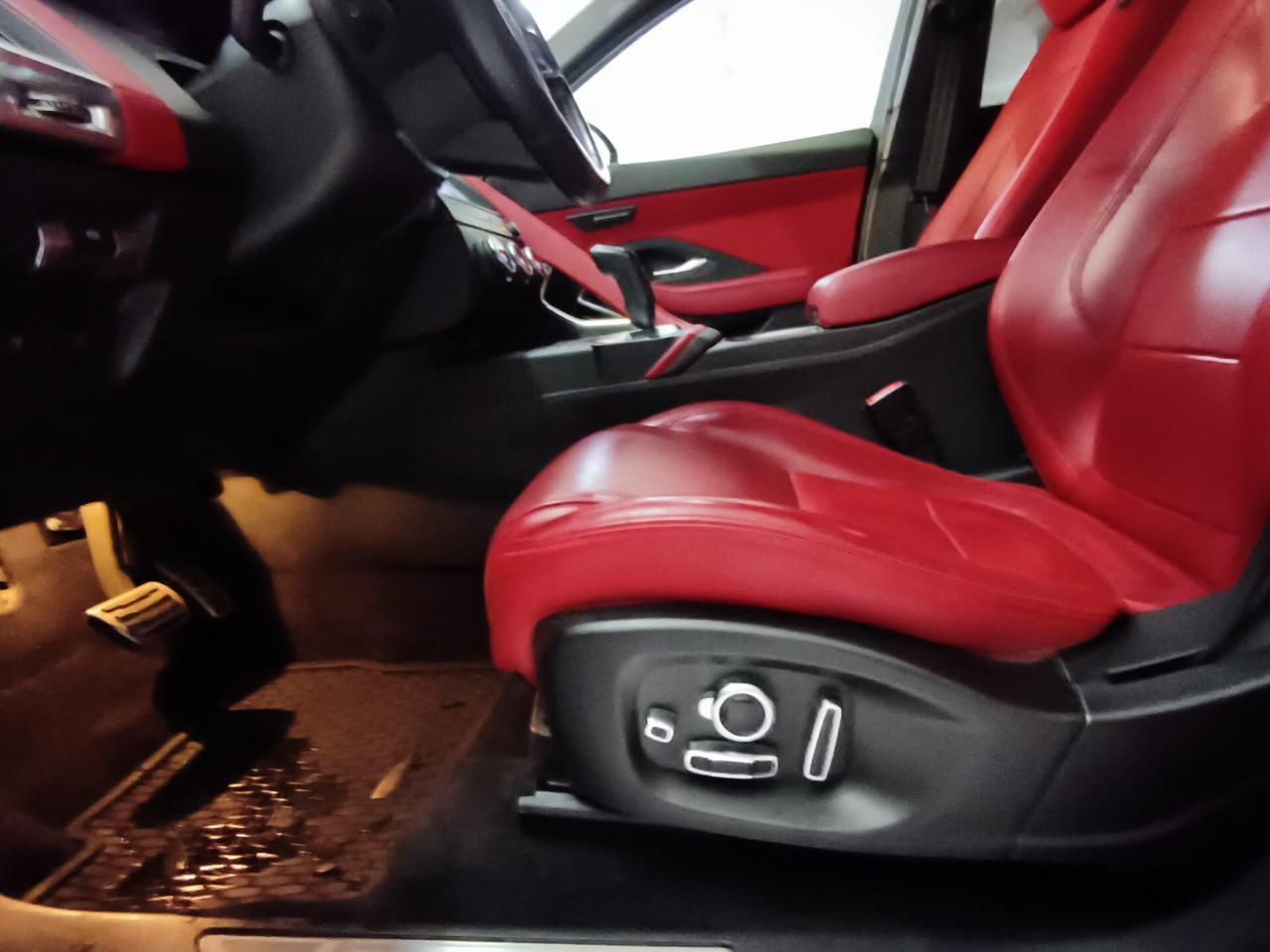 Jaguar E-Pace 2.0D 240 CV AWD aut. R-Dynamic HSE