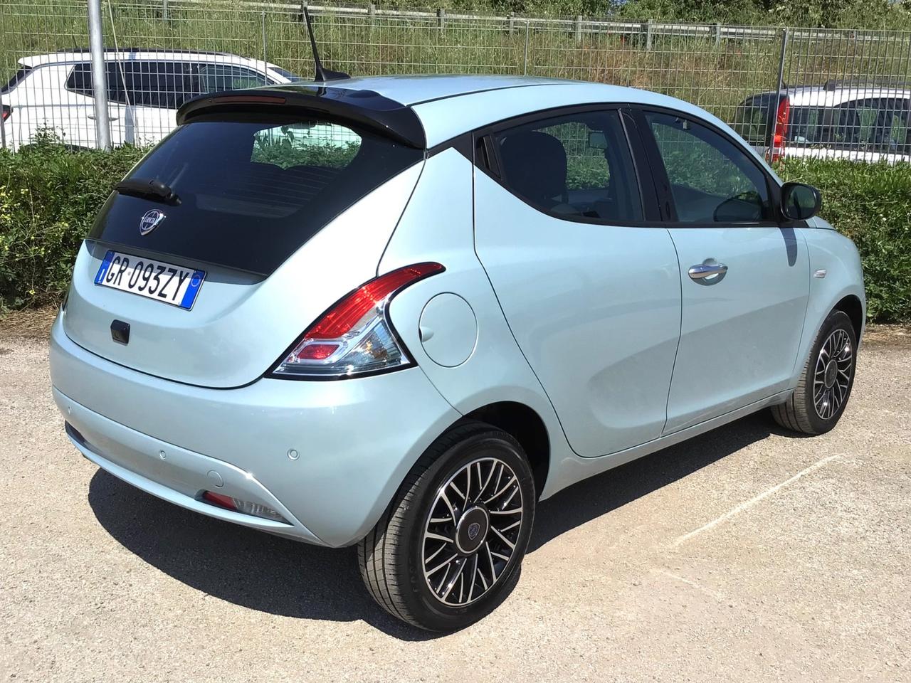 Lancia Ypsilon 1.0 FireFly 5p Hybrid Platino