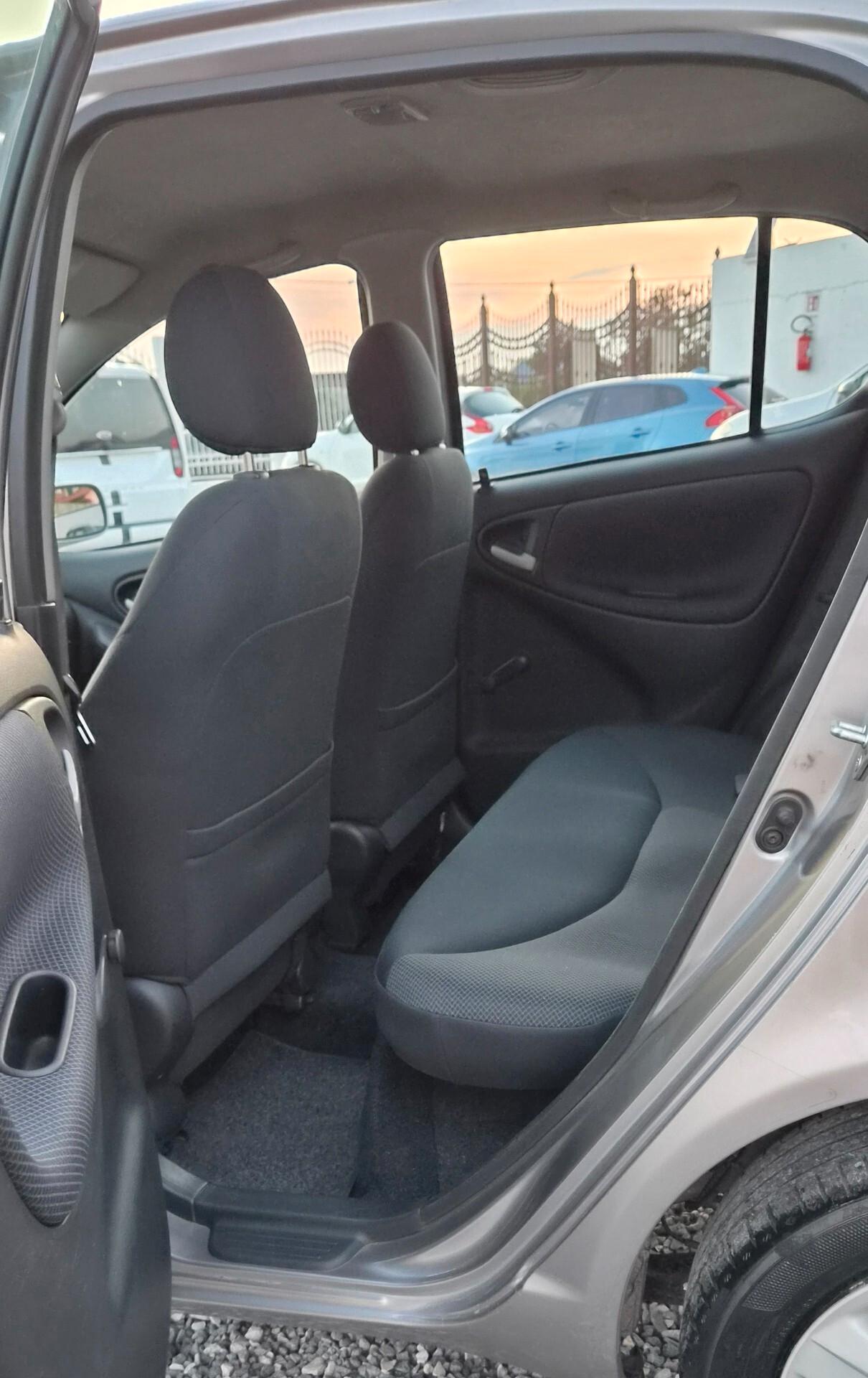 Toyota Yaris 1.4 tdi D-4D cat 5 porte Sol Blue