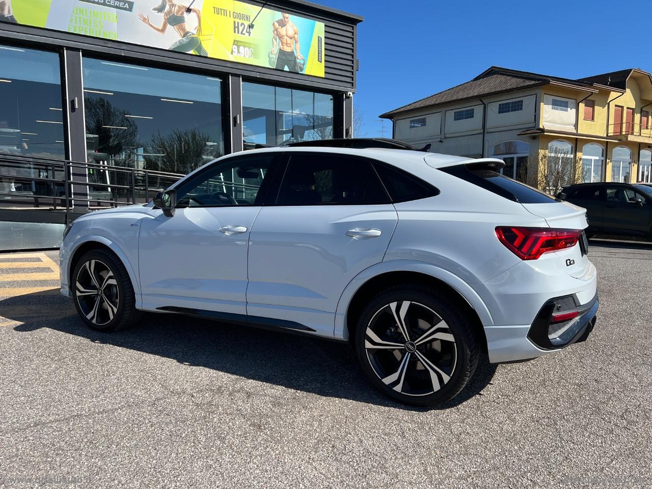 AUDI Q3 SPB 40 TDI quattro S tr. Ident. Black