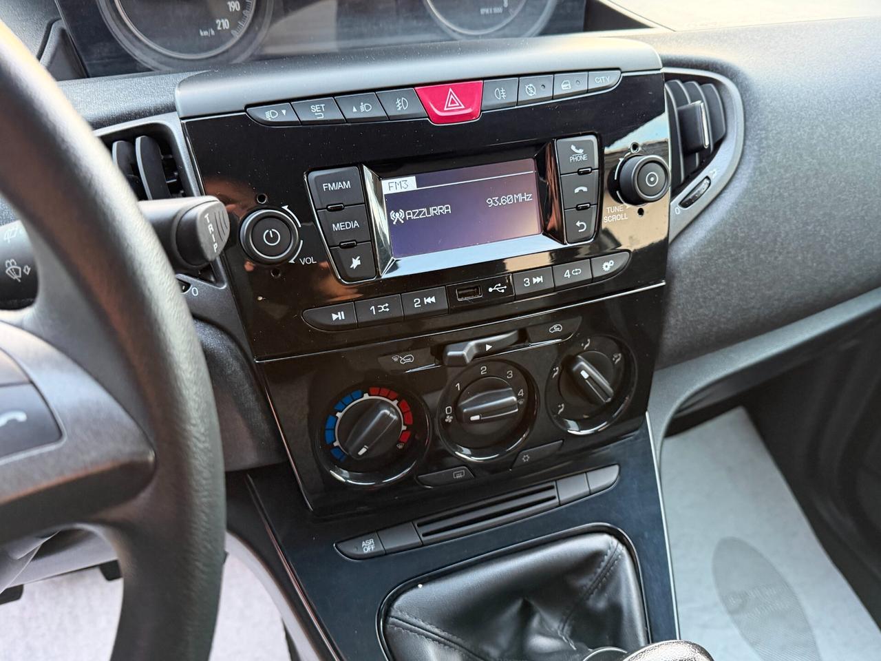 Lancia Ypsilon 1.2 69 cv. ELEFANTINO BLU