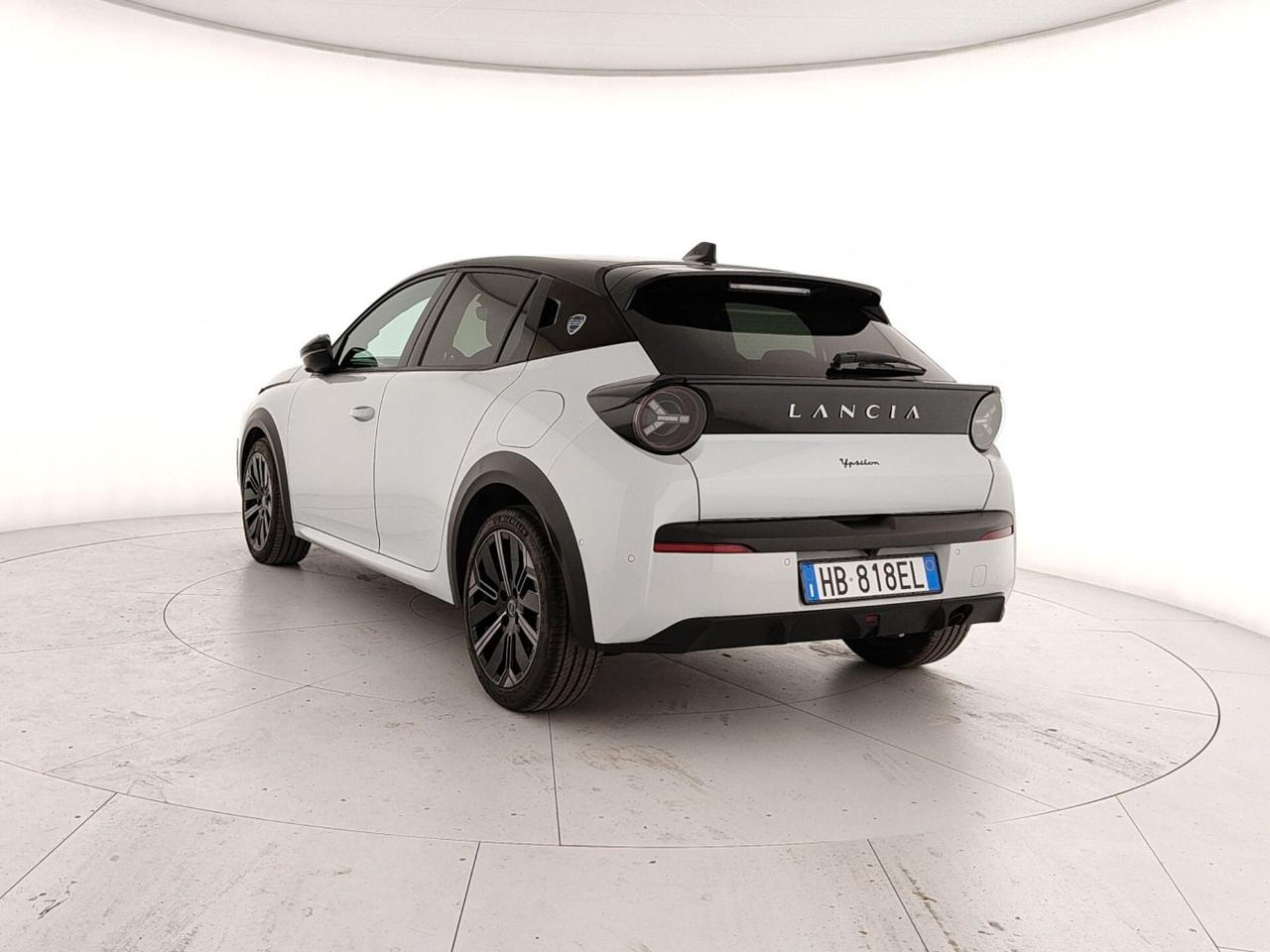 Lancia Ypsilon Hybrid e-DCT HF Line