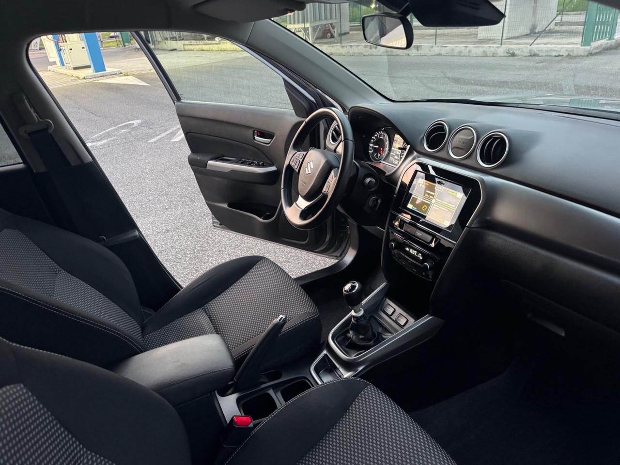 Suzuki Vitara 1.4 Hybrid Top