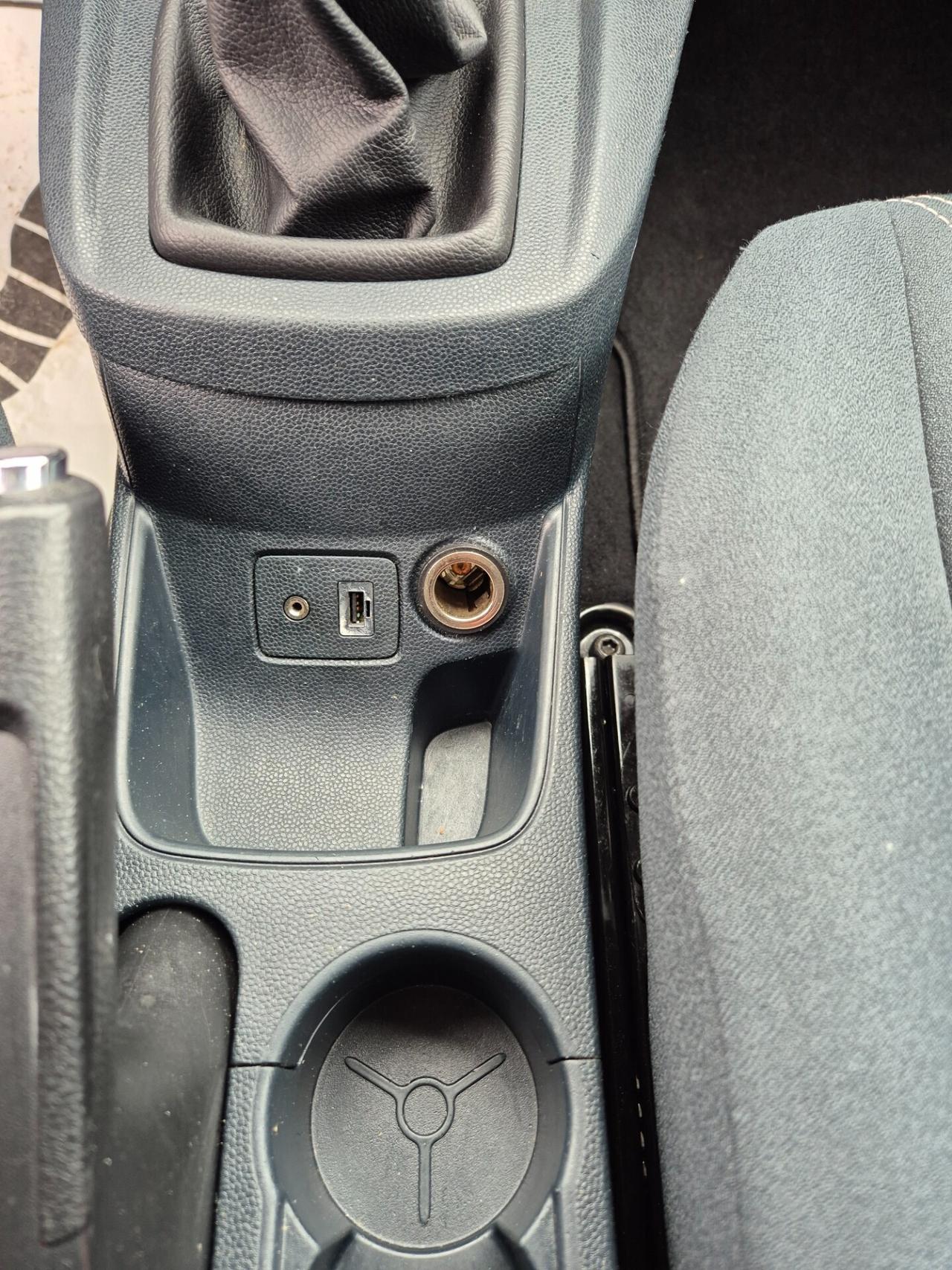 Ford Fiesta 1.6 TDCi 90CV DPF Titanium neopatentat