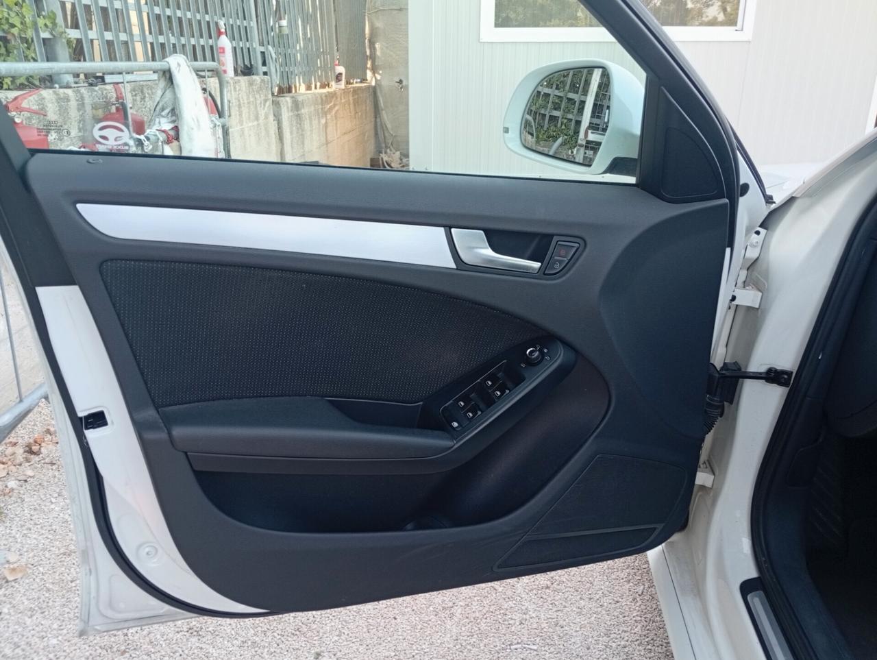 Audi A4 Avant 2.0 TDI 143CV F.AP. Ambiente S.line Interno Esterno