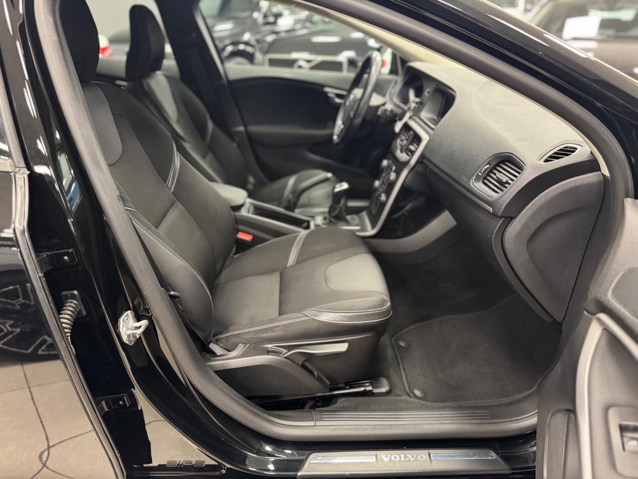 Volvo V40 D2 R-design