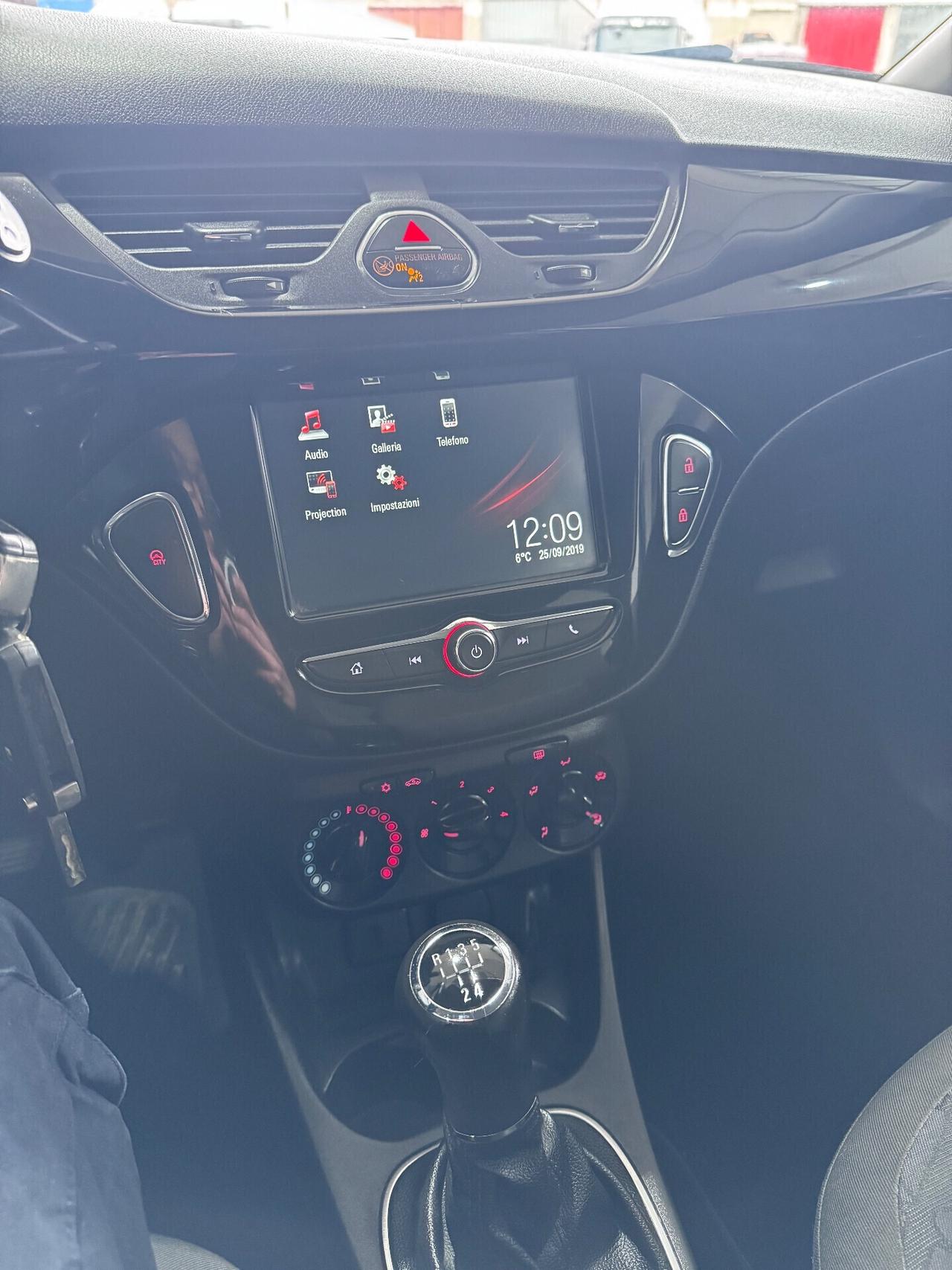 Opel Corsa 1.2 5 porte Black Edition