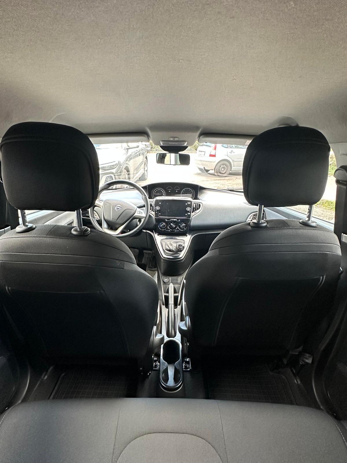 Lancia Ypsilon 1.0 FireFly 5 porte S&S Hybrid Gold