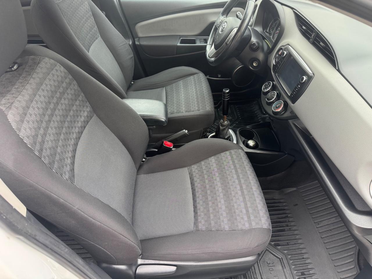 Toyota Yaris 1.0 5 porte neopaten garanzia 12 mesi