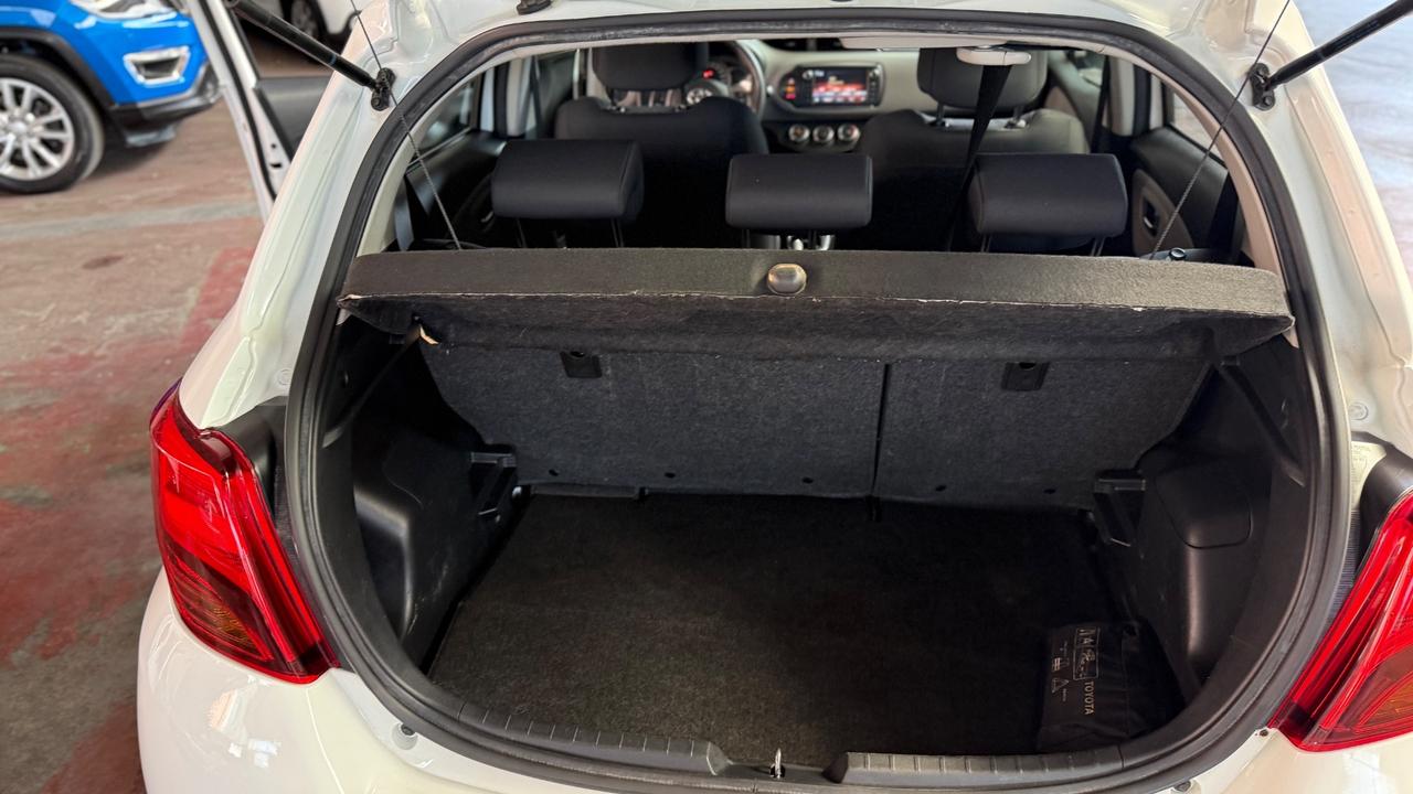 Toyota Yaris GPL LOUNGE