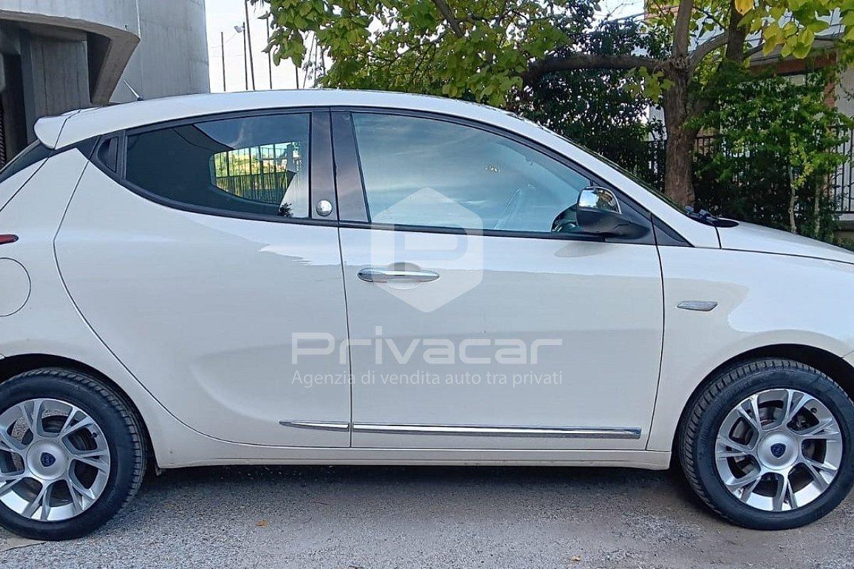 LANCIA Ypsilon 1.2 69 CV 5 porte GPL Ecochic Gold