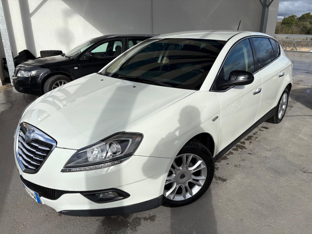 Lancia Delta 1.6 MJT DPF 105 CV Silver