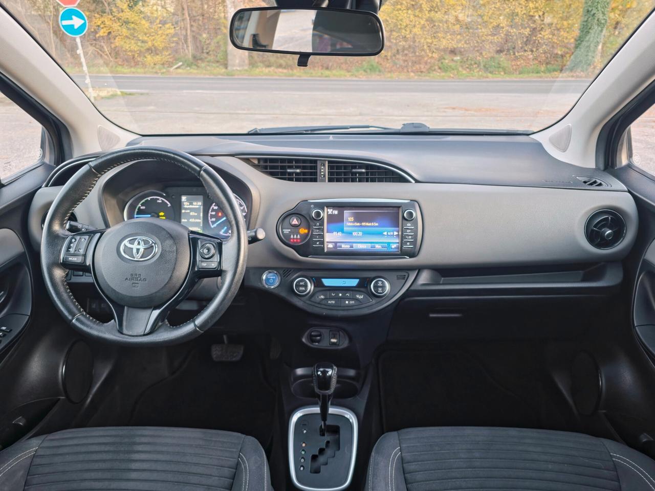 Toyota Yaris 1.5 Hybrid 5 porte Business 2017-E6B Automatico NEO